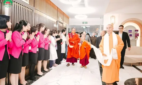 Bệnh viện Hồng Ngọc vinh dự tiếp đón Hoàng gia Bhutan tới tham quan