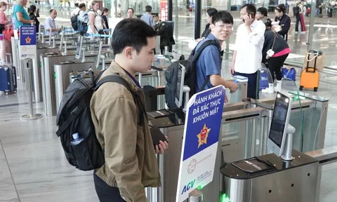 Bay thời công nghệ