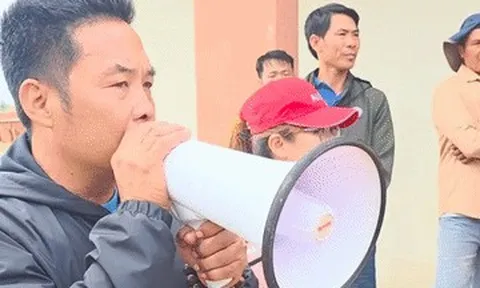 Trưởng thôn đi chân đất gây ấn tượng: Đọc vanh vách tên 800 hộ, nhớ mặt 3.000 dân