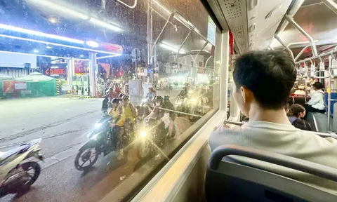 Đi xe buýt ngắm phố phường