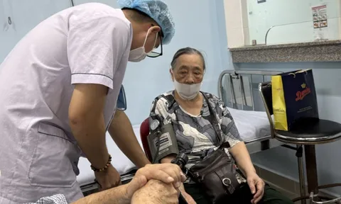 Tin tức sáng 25-12: TP.HCM hỗ trợ 100% phí bảo hiểm y tế cho 6 nhóm người yếu thế