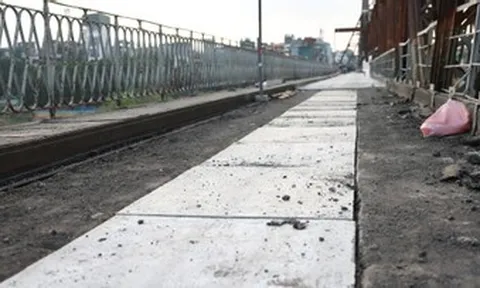 'Vá áo' cho cầu Long Biên