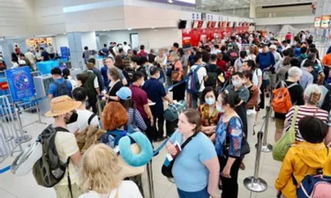 Cao điểm Tết Dương lịch 2026: Hành khách tăng cao, sân bay Nội Bài khuyến cáo