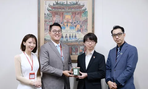 Luk Vân mang "Công Nữ Ngọc Hoa" đi Đà Nẵng