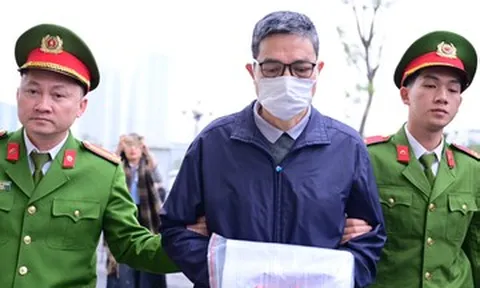 Hưởng lợi hơn 43 tỷ đồng, cựu lãnh đạo Cục ATTP khai việc tiêu tiền 'bẩn'