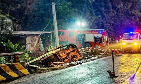 Nguyên nhân vụ xe khách lao xuống cống, 4 người tử vong