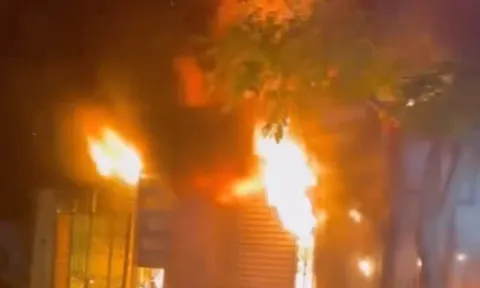 Bộ Công an gửi thư khen Tổ CSGT phá cửa cứu 11 người thoát khỏi đám cháy