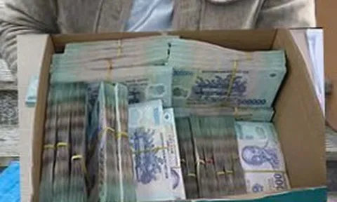 Bắt 2 đối tượng trộm 2 gói hàng chứa 7,85 tỷ đồng tiền mặt trên xe khách