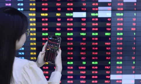 Vì đâu áp lực chốt lời xuất hiện mạnh ở vùng 1.900 điểm?