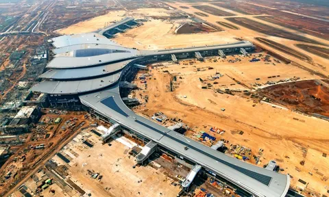 Bàn tay Việt nâng 'cánh sen thép' Long Thành