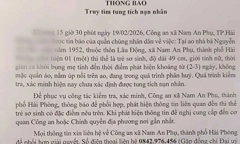 Phát hiện thi thể trẻ sơ sinh tại ao nhà dân