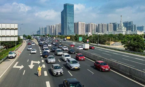 Thủ tướng yêu cầu không để xảy ra ùn tắc kéo dài trên các tuyến vào trung tâm Hà Nội và TP.HCM