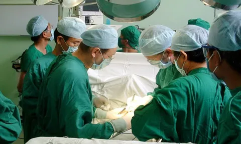 Tiếp thêm sức cho thầy thuốc để giữ vững 'kỳ tích' y tế Việt Nam