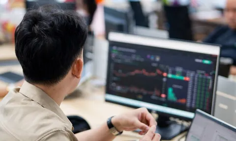 VN-Index tăng nhẹ hơn 7 điểm, động thái trái chiều của khối ngoại tại HPG và FPT