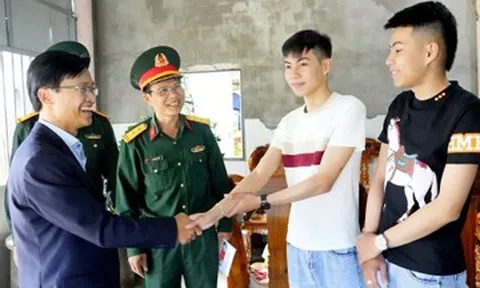 Nhiều cặp anh em song sinh ở Quảng Ngãi viết đơn tình nguyện nhập ngũ