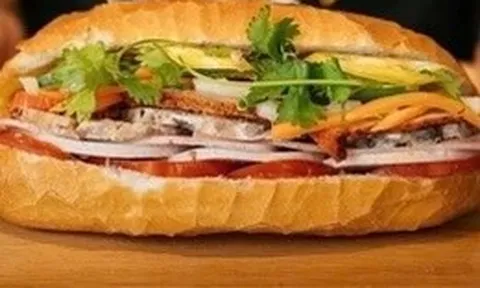 Số ca nghi ngộ độc sau khi ăn bánh mì ở TP.HCM tăng lên 22 người