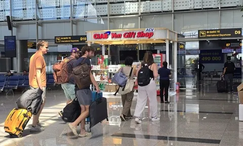 Sân bay Liên Khương tạm dừng hoạt động: Tăng tốc kích cầu, mở rộng tour đường bộ