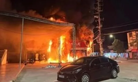 Cháy lớn tại quán kem Mixue