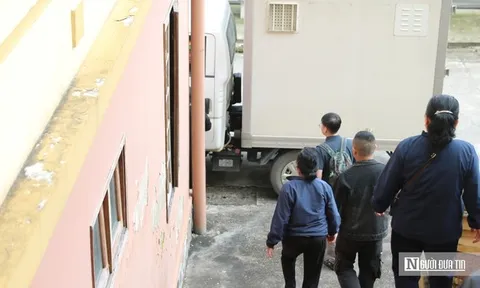 Nỗi buồn của mẹ già có con trai trượt dài trên con đường tội lỗi