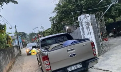 Công an xác minh clip tài xế đỗ ô tô chắn đường, bị tố ‘thiếu hợp tác’