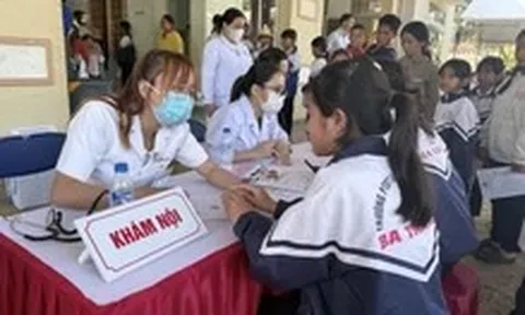 Tháng thanh niên, thầy thuốc trẻ mang y tế chuyên sâu đến với người dân xã Đặng Thùy Trâm