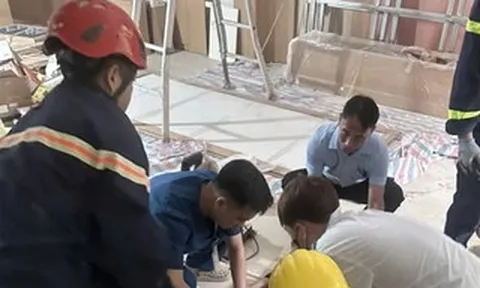 Mắc kẹt trong thang máy, người đàn ông tử vong