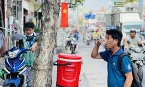 TP.HCM nắng nóng, nhiệt độ thực tế cao hơn dự báo: Ảnh hưởng toàn diện sức khỏe