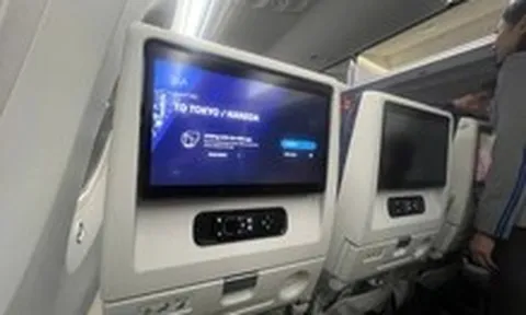 Lần đầu làm bác sĩ cấp cứu ở độ cao 10.000 mét