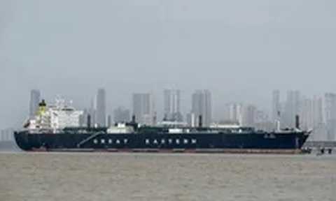 Giá khí đốt tự nhiên châu Âu lao dốc, đã có 2 tàu qua eo biển Hormuz