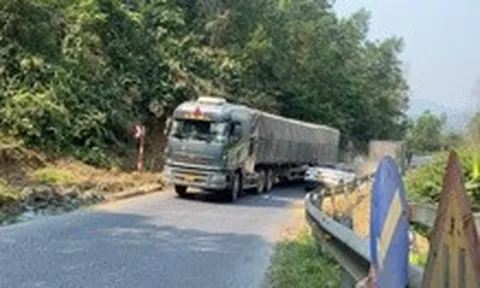 Cấm xe sơ mi rơ moóc chạy ban ngày trên một đoạn quốc lộ 49 ở Huế