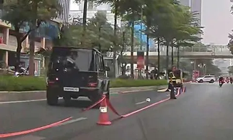 Người đi bộ tử vong sau va chạm với ô tô Mercedes G63 ở Hà Nội