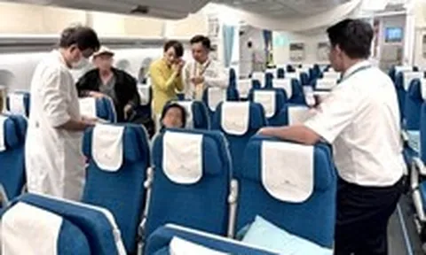 Hành khách bất tỉnh trên chuyến bay từ Mỹ về TP.HCM, được cấp cứu kịp thời