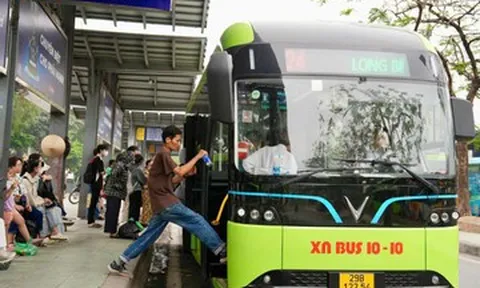 Hà Nội “lột xác” xe buýt: Hành khách thích thú vì không còn mùi khói