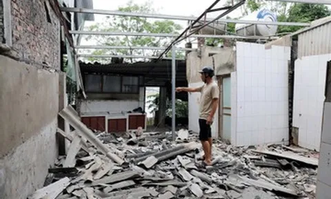 Sông Thao cạn vẫn sạt lở, người dân phải thốt lên 'mất nửa nhà trong một ngày'