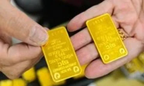 Giá vàng thế giới bất ngờ giảm về sát 4.700 USD/ounce