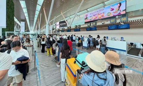 Cảng HKQT Tân Sơn Nhất khuyến cáo hành khách làm thủ tục sớm, hoặc check-in online dịp lễ 30/4 – 1/5