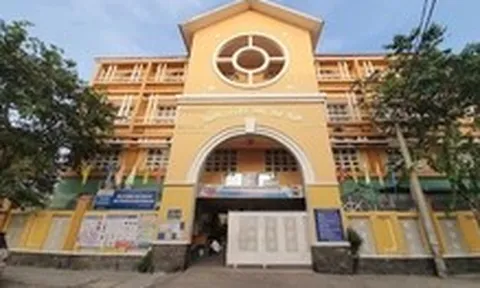 TP.HCM: 25 ca nghi bị ngộ độc thực phẩm tại Trường tiểu học Đặng Thùy Trâm, 1 trẻ thở máy