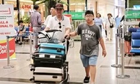Khách đua về sớm để né ngày cao điểm, hãng bay vẫn 'đau đầu' vì chi phí