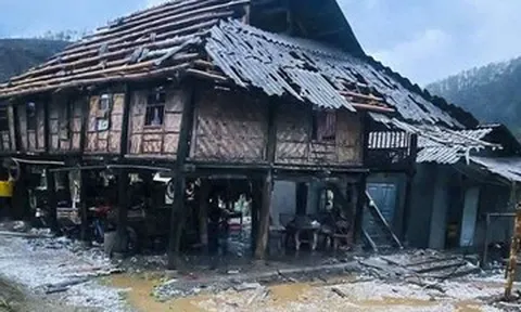 Mưa đá, giông lốc ở miền Bắc khiến 5 người bị thương, 350 nhà tốc mái