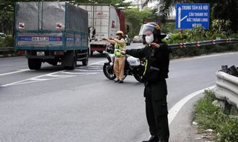 Ô tô ùn ùn về Hà Nội ngày thứ 3 nghỉ lễ, CSGT tạm đóng đường phân luồng