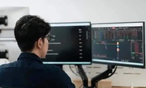 Nhóm dầu khí bứt phá, VN-Index gây tiếc nuối cuối phiên
