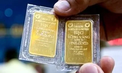 Giá vàng thế giới tăng cao, giá vàng trong nước diễn biến lạ