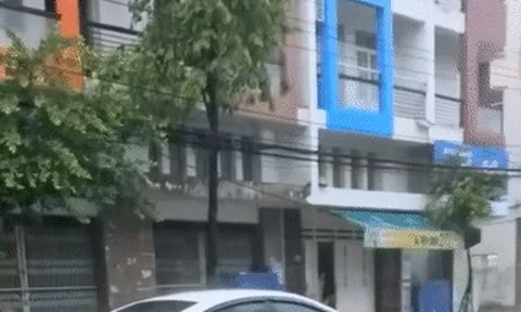 Nhiều tuyến đường ở Nha Trang ngập sâu sau mưa lớn
