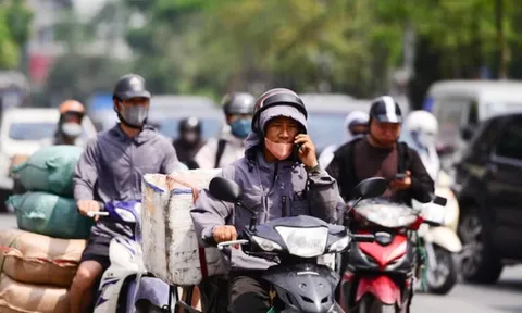 Nắng nóng kéo dài ở miền Bắc, nhiệt độ tiếp tục "leo thang" kèm nguy cơ dông lốc