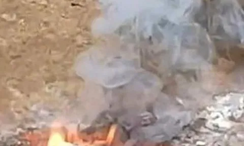 VIDEO: Đám cháy liên tục xuất hiện trên nền bê-tông vào thời điểm nắng nóng