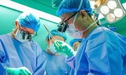 Trái tim người đàn ông tiếp tục đập trong lồng ngực bé gái 13 tuổi