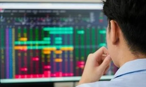 VN-Index mất 19 điểm, loạt cổ phiếu điện và xây lắp điện bất ngờ 'cắm đầu'