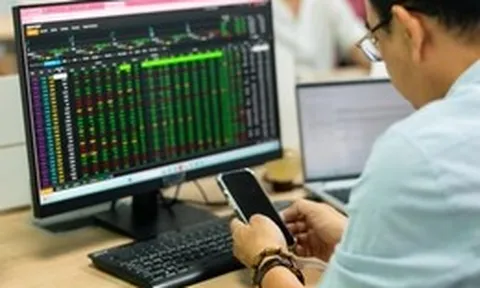 Cổ phiếu công ty chứng khoán vừa bị xử phạt, giá lại tăng 10-20%