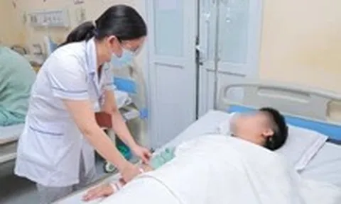 Người đàn ông phải đi cấp cứu, suýt tổn thương thận do tập gym quá sức