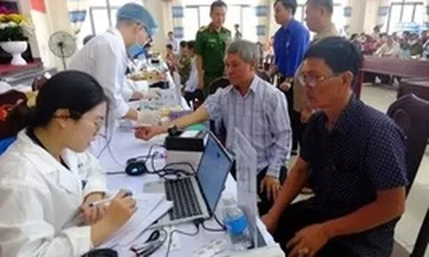 Lấy mẫu ADN hai người nhận là em ruột của liệt sĩ Huỳnh Văn Quên